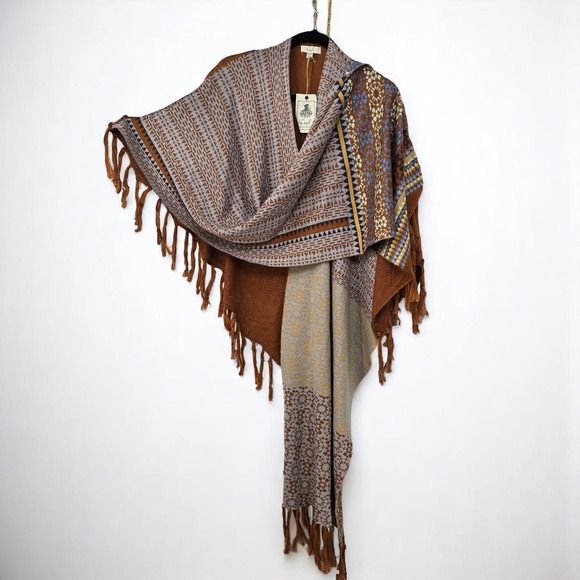 Easel Los Angeles Woman Knit Poncho Fringed Open‎ Front One Size Bohemian Chic - Picture 1 of 9